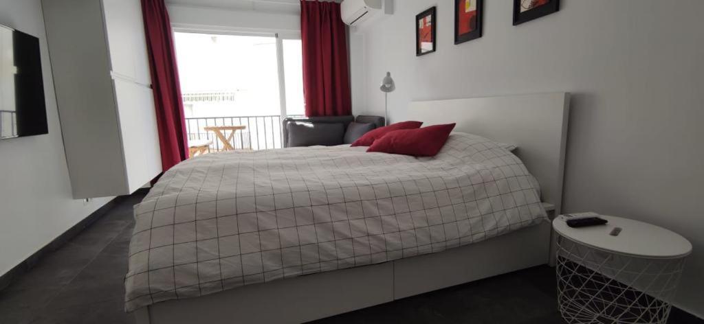 Centrally Located Studio In 2h Lägenhet Nerja